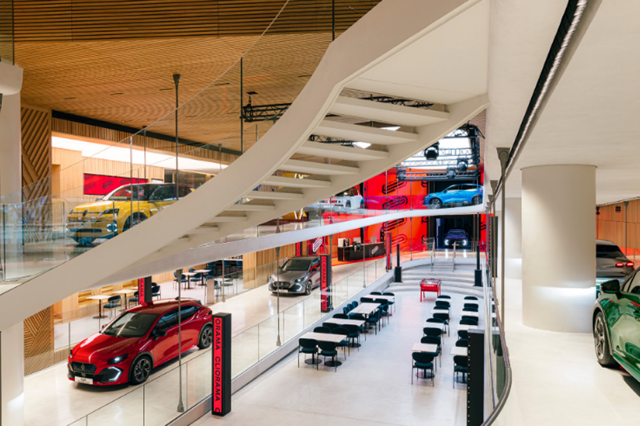 CLIORAMA : Renault Clio met l’amour en scène